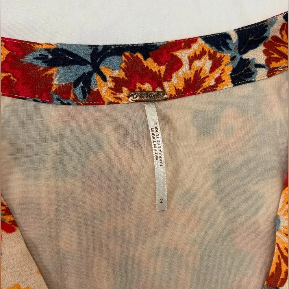 Free people dress side zipper for great fit. Side zipper,covered buttons. 2 - Picture 10 of 13